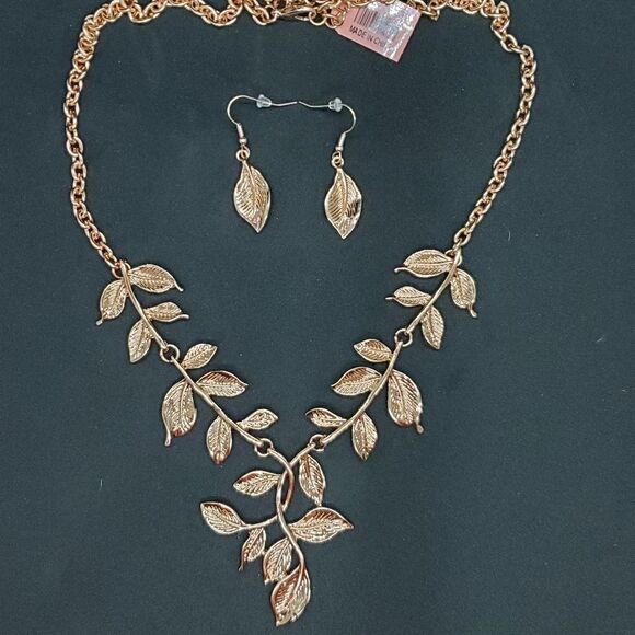 Leaf Earrings and Necklace - Picture 1 of 12